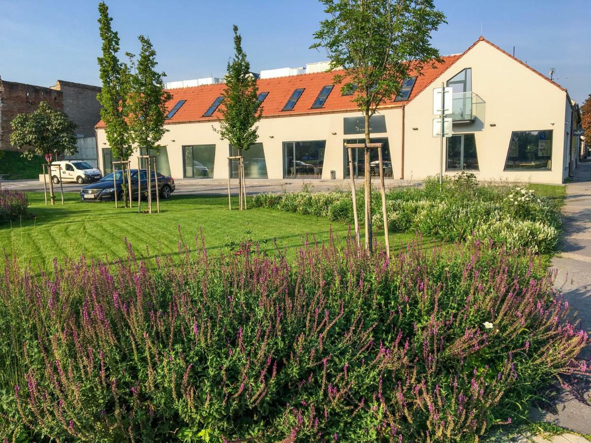 Penzion Elements Trnava Ngoại thất bức ảnh